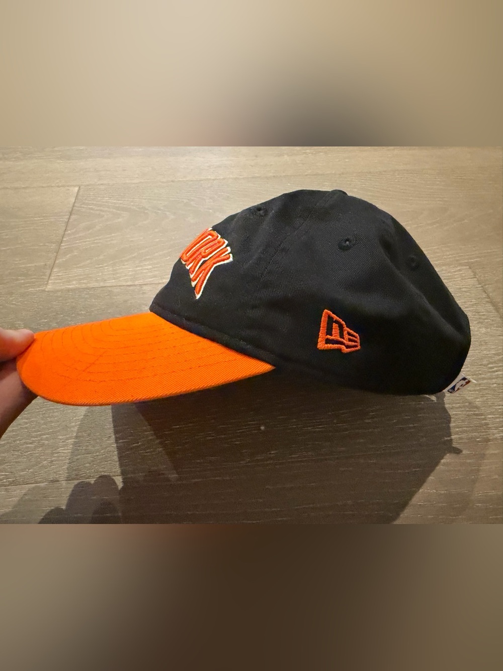 New York Knicks New Era 2022/23 City Edition Official 9TWENTY Adjustable Hat - Picture 2 of 3